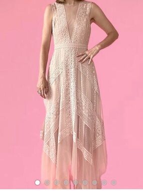 BCBGMaxAzria Andi Blush Lace Maxi Dress with Deep V-Neck size 4